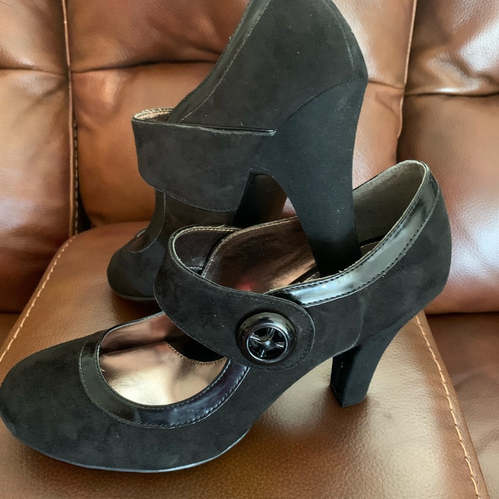 Sofft Black Suede Bethanie Mary Jean Heels